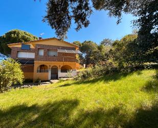 Exterior view of House or chalet for sale in San Martín de Valdeiglesias  with Air Conditioner, Heating and Private garden