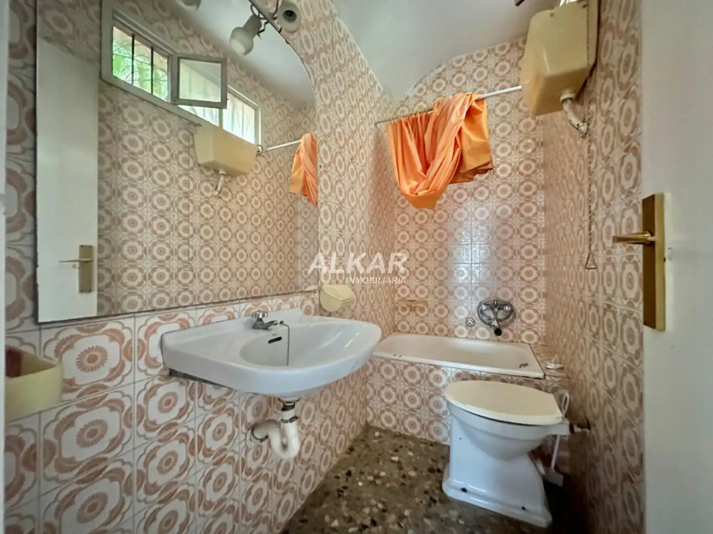 Badezimmer von Country house zum Verkauf in Fontellas mit Privatgarten, Terrasse und Schwimmbad