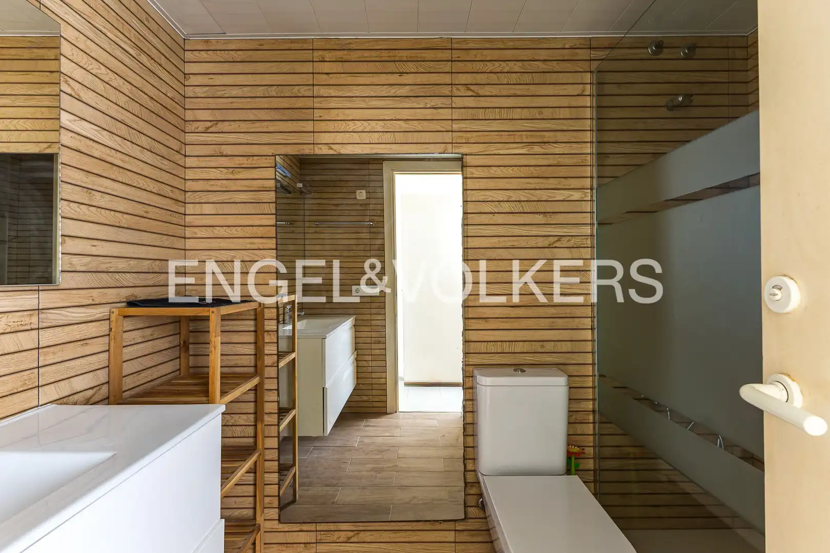 Badezimmer von Wohnung zum Verkauf in Sitges mit Heizung, Privatgarten und Terrasse