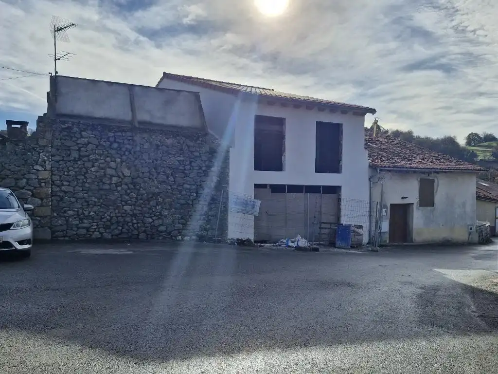 Vista exterior de Casa o chalet en venta en San Felices de Buelna con Balcón