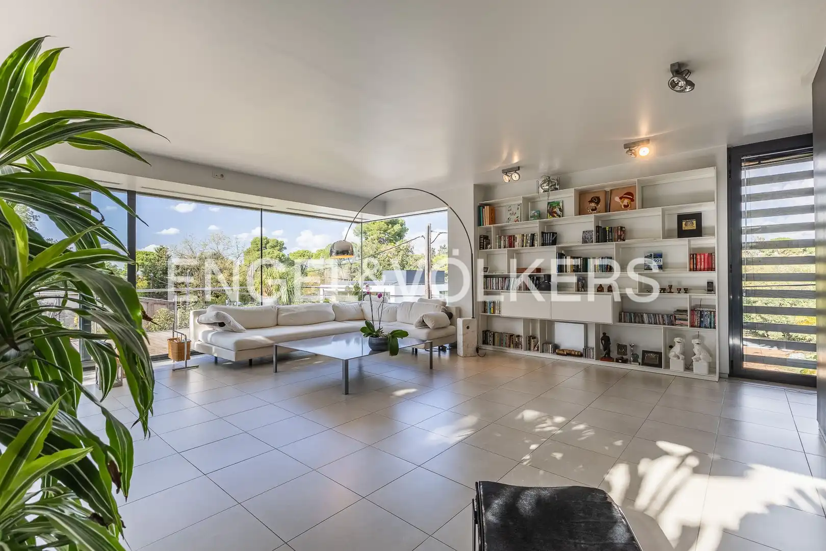 Exterior view of Houses for sale in Sant Cugat del Vallès  with Air Conditioner, Heating and Private garden
