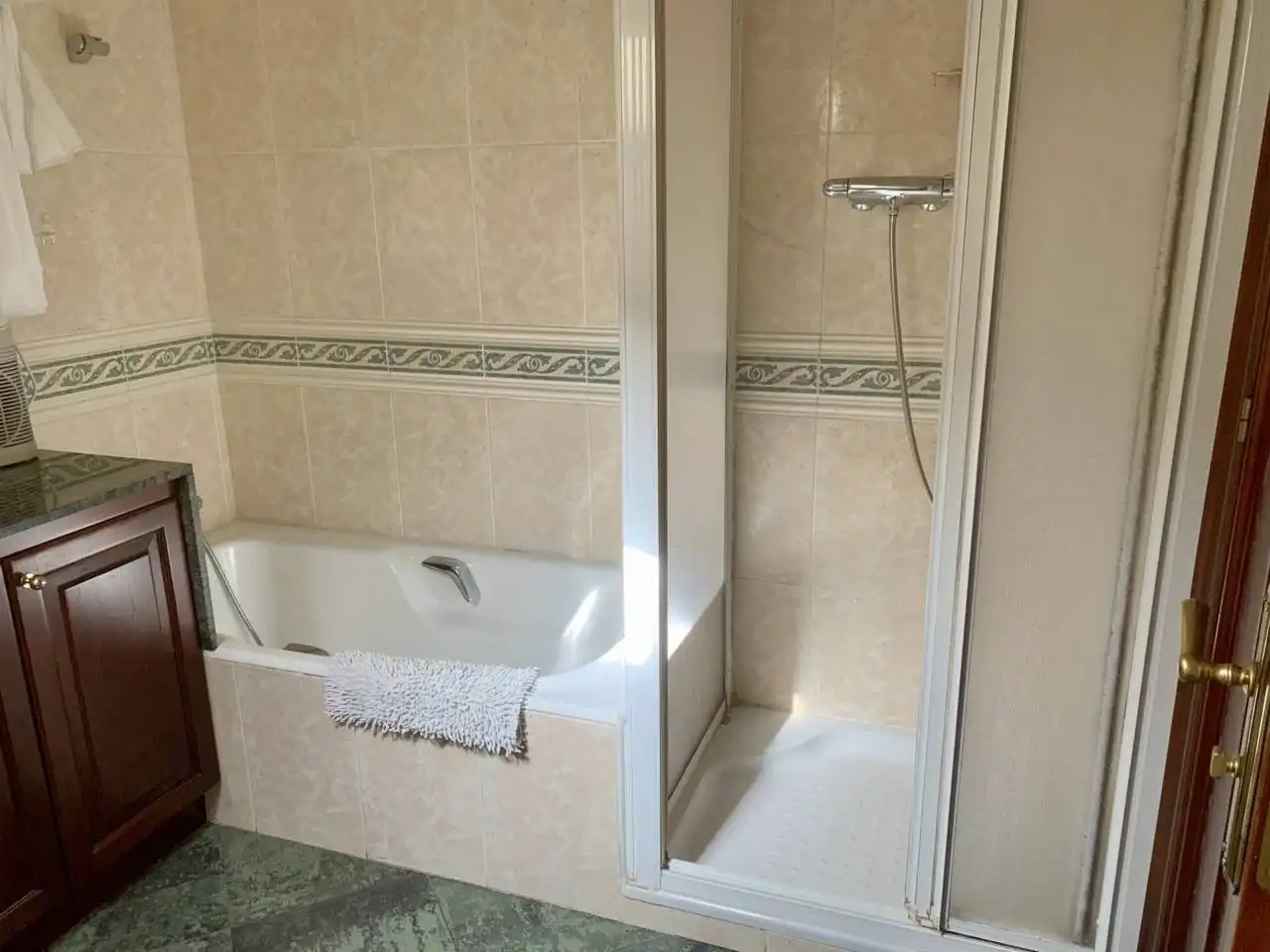 Bathroom of Attic for sale in Terrassa  with Air Conditioner, Heating and Parquet flooring