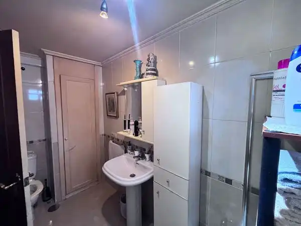 Bathroom of Flat for sale in Vigo   with Heating, Parquet flooring and Storage room