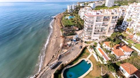 Apartamento en primera línea de playa en Calahonda