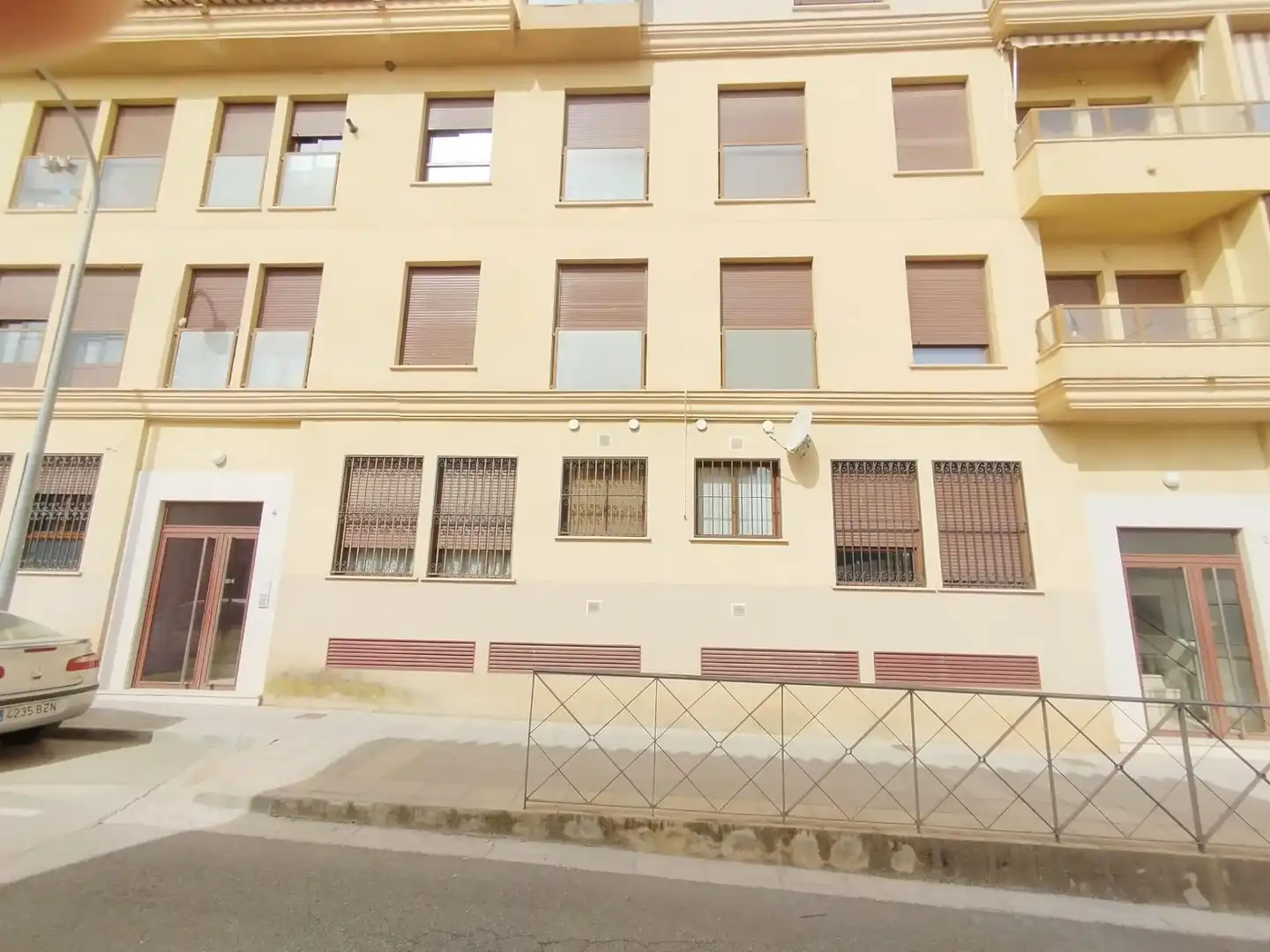 Vista exterior de Àtic en venda en Guadix amb Aire condicionat, Calefacció i Terrassa