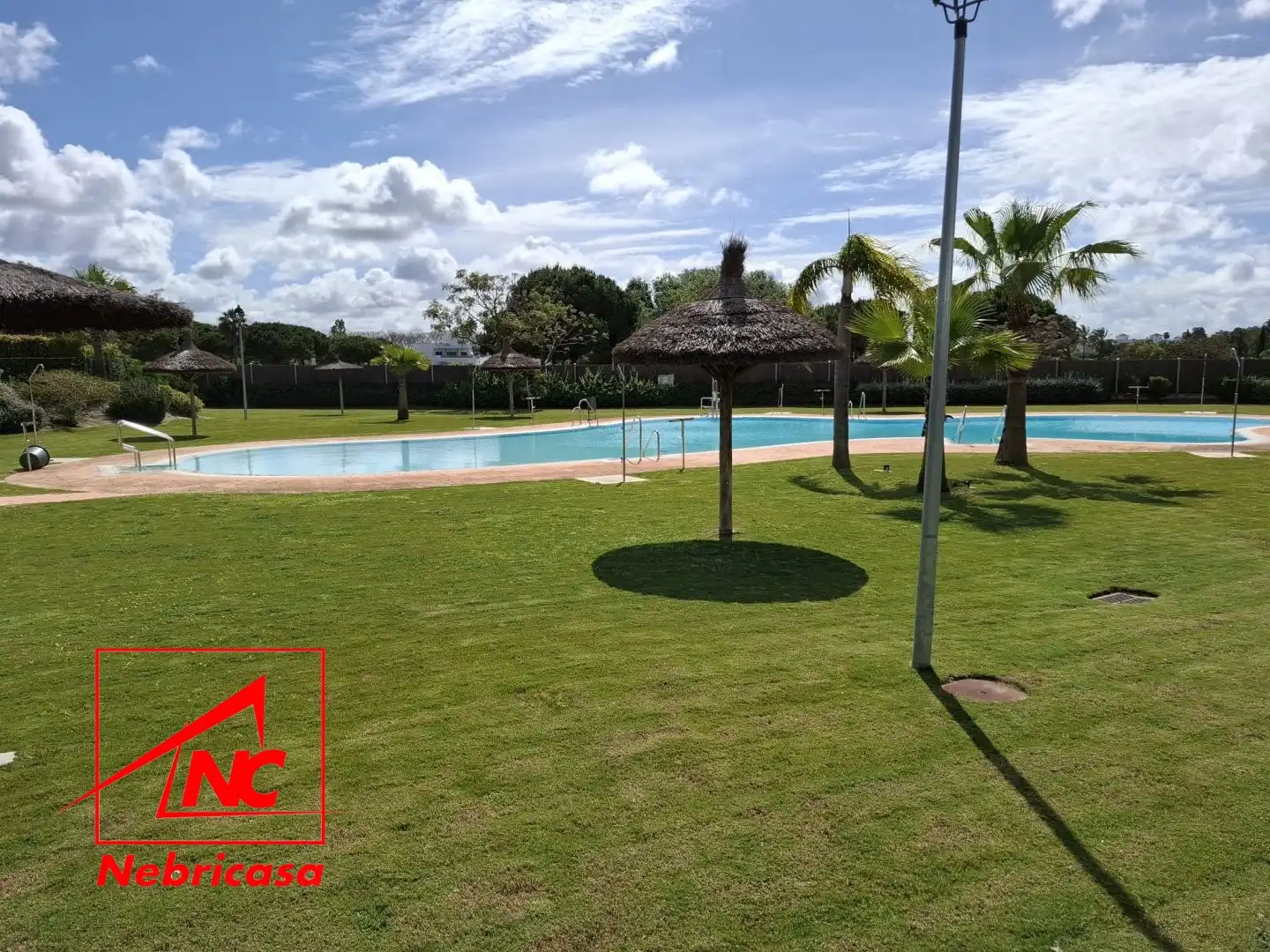 Piscina de Piso en venta en Chipiona con Aire acondicionado, Terraza y Trastero