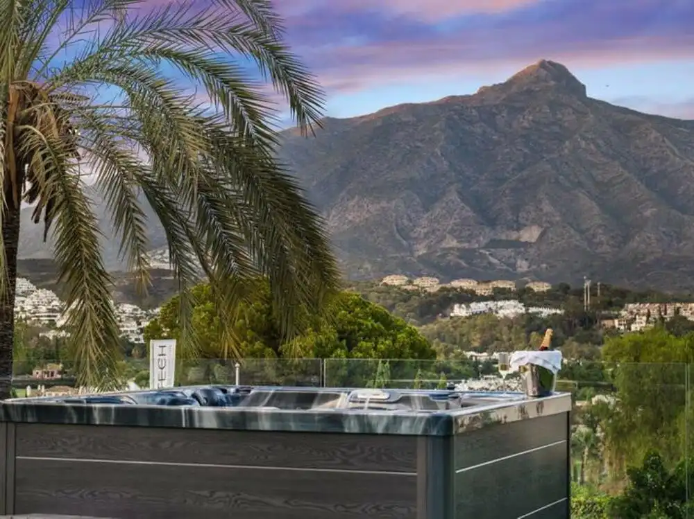 Terrace of Houses for sale in Nueva Andalucía