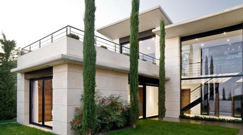 EXCLUSIVA VIVIENDA UNIFAMILIAR CON VISTAS PANORÁMICAS A MAR Y MONTAÑA