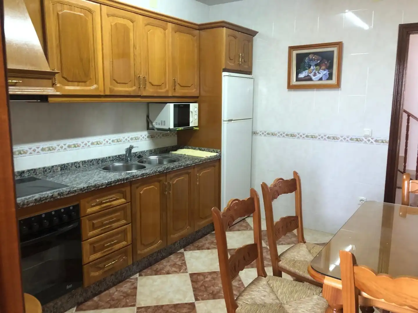 Cuina de Casa adosada en venda en Cuevas de San Marcos amb Calefacció, Terrassa i Alarma