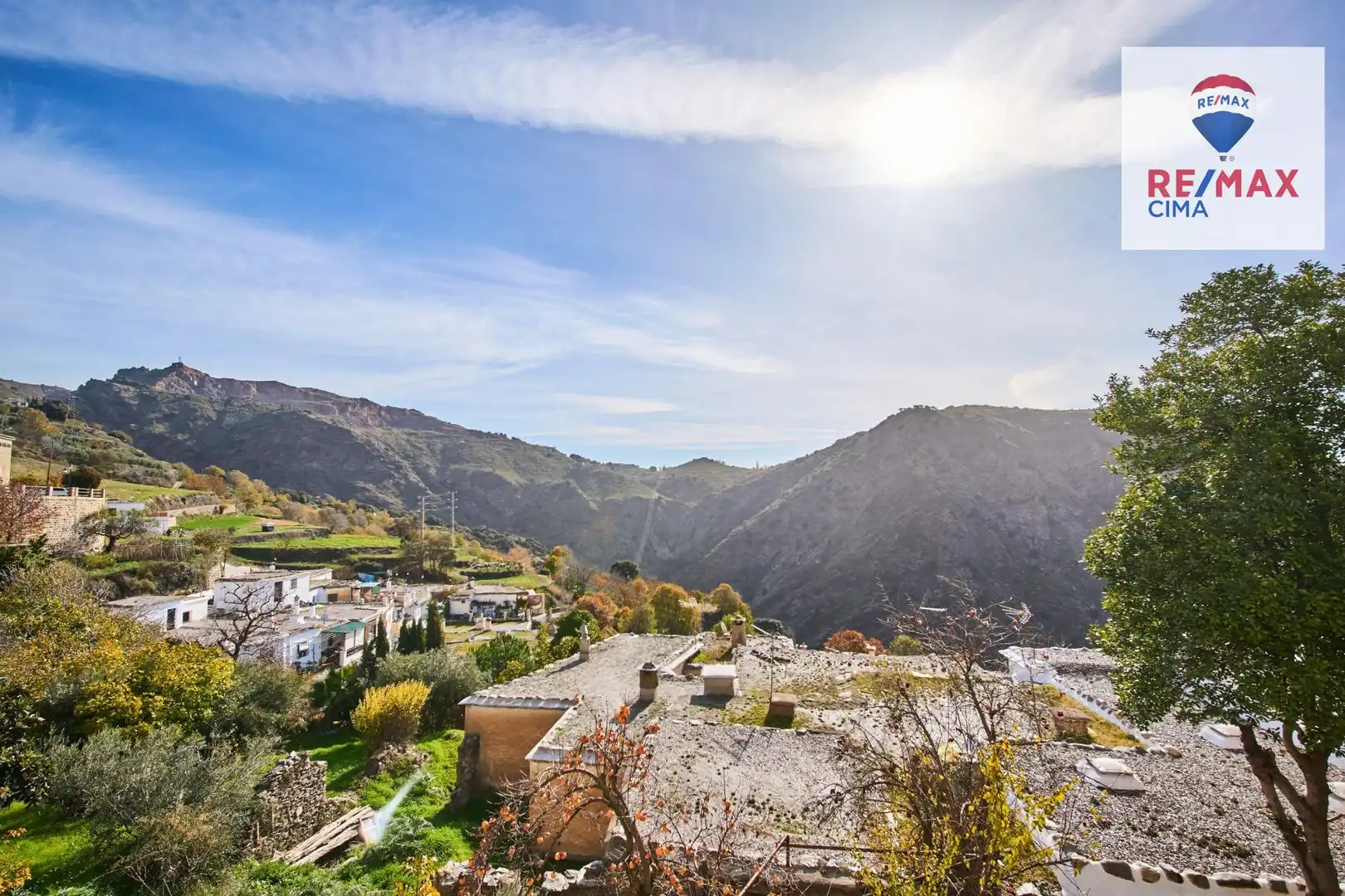 Vista exterior de Casa o xalet en venda en Busquístar amb Terrassa, Traster i Balcó