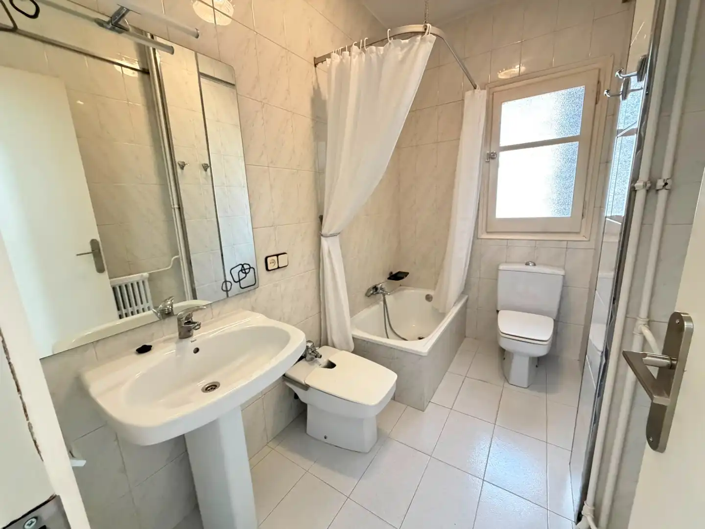 Baño de Piso de alquiler en Lleida con Calefacción, Amueblado y Horno