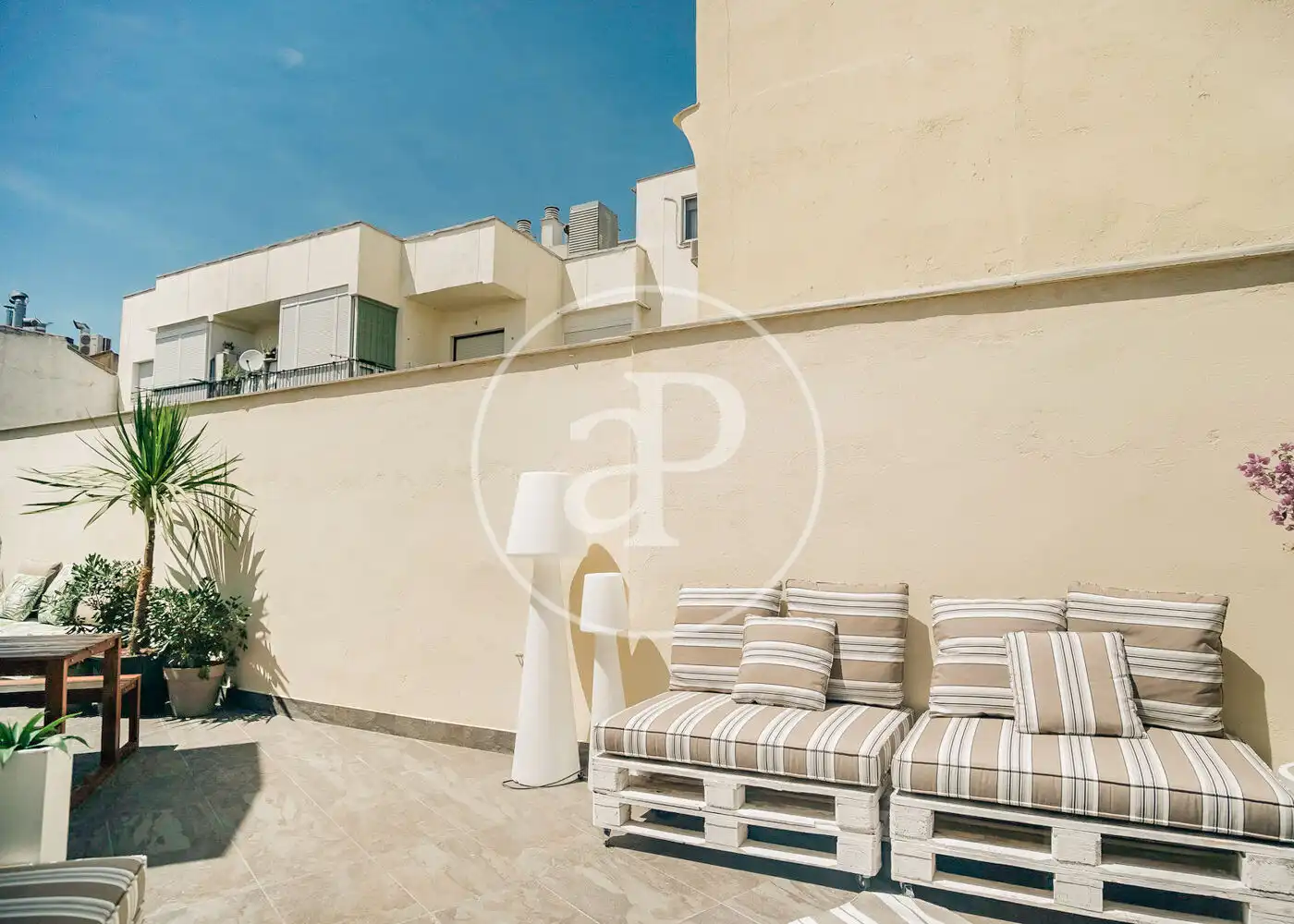 Attic for rent in C. de los Caños del Peral, Palacio