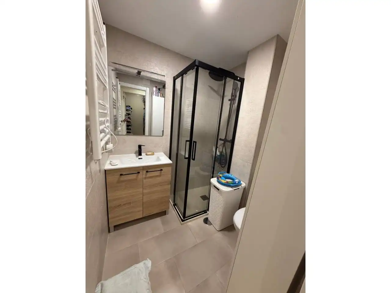 Bathroom of Flat for sale in Camas  with Air Conditioner, Heating and Parquet flooring