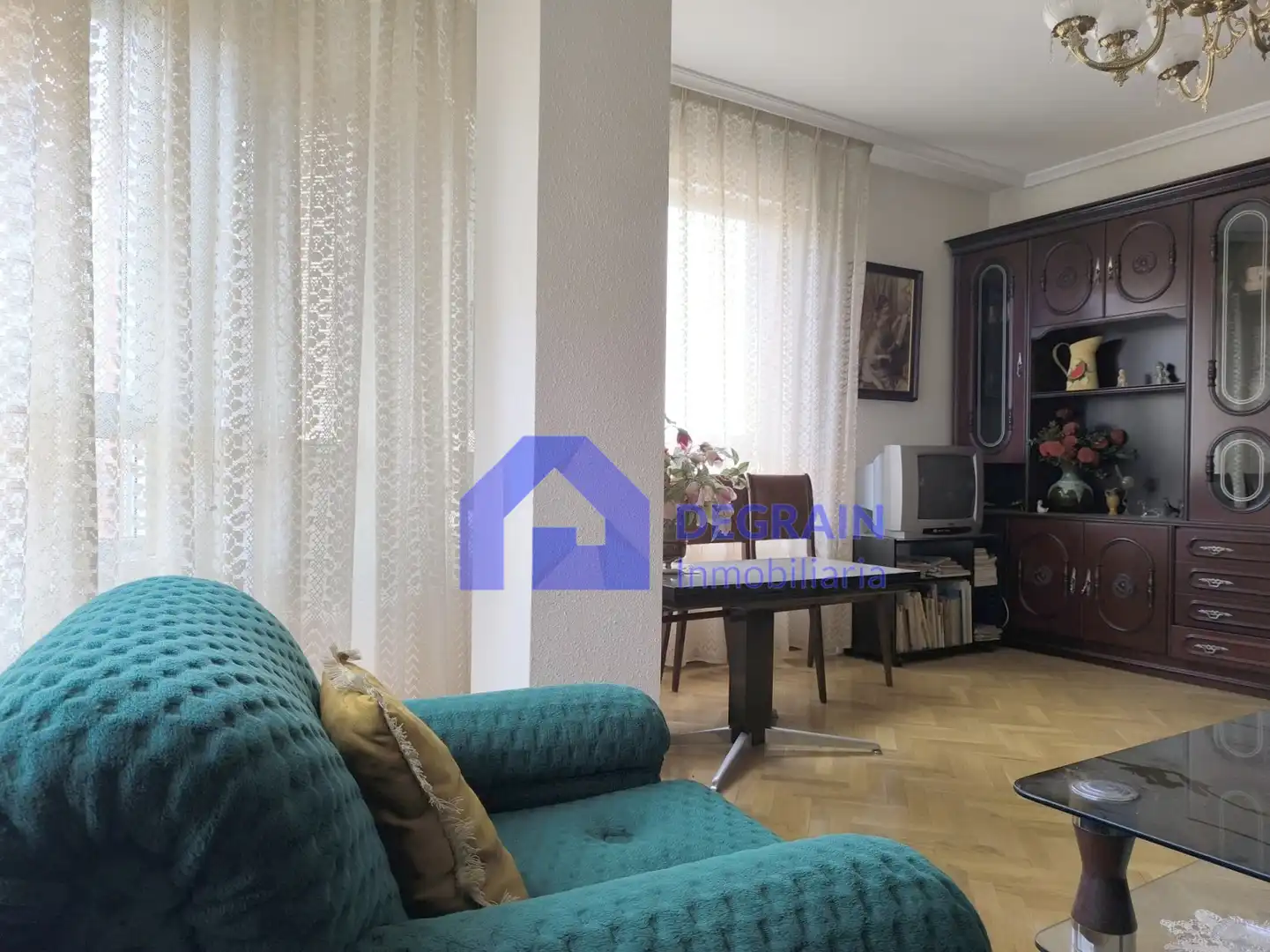 Sala d'estar de Pis en venda en Santa María del Páramo amb Calefacció, Traster i Balcó