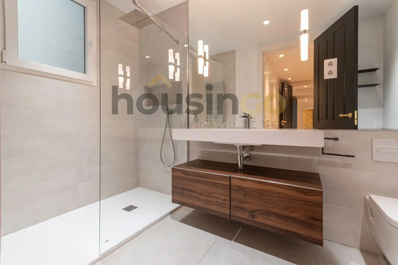 Baño de Piso de alquiler en Madrid con Aire acondicionado y Calefacción