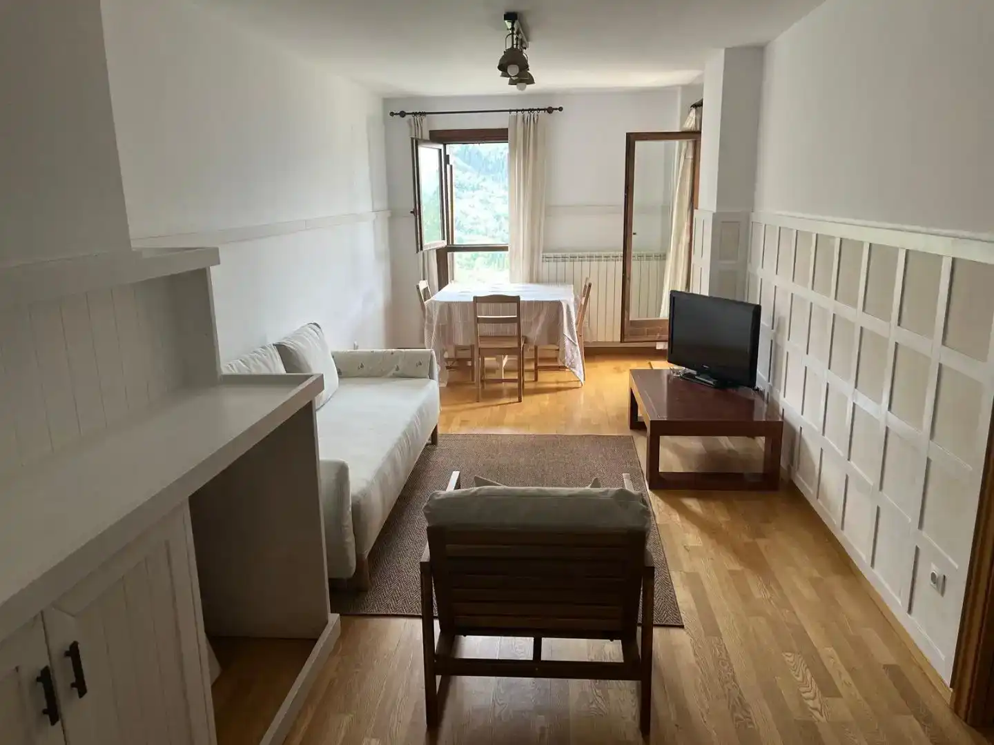 Wohnzimmer von Wohnung zur Miete in Benasque mit Abstellraum, Möbliert und Balkon