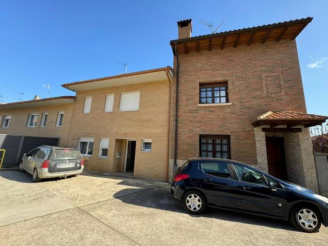 Casa adosada en Venta en Ayegui / Aiegi