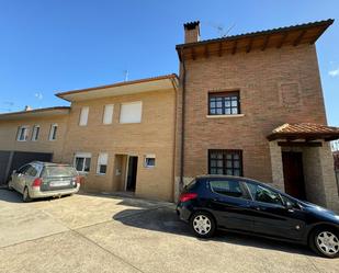 Vista exterior de Casa adosada en venda en Ayegui / Aiegi amb Calefacció i Terrassa