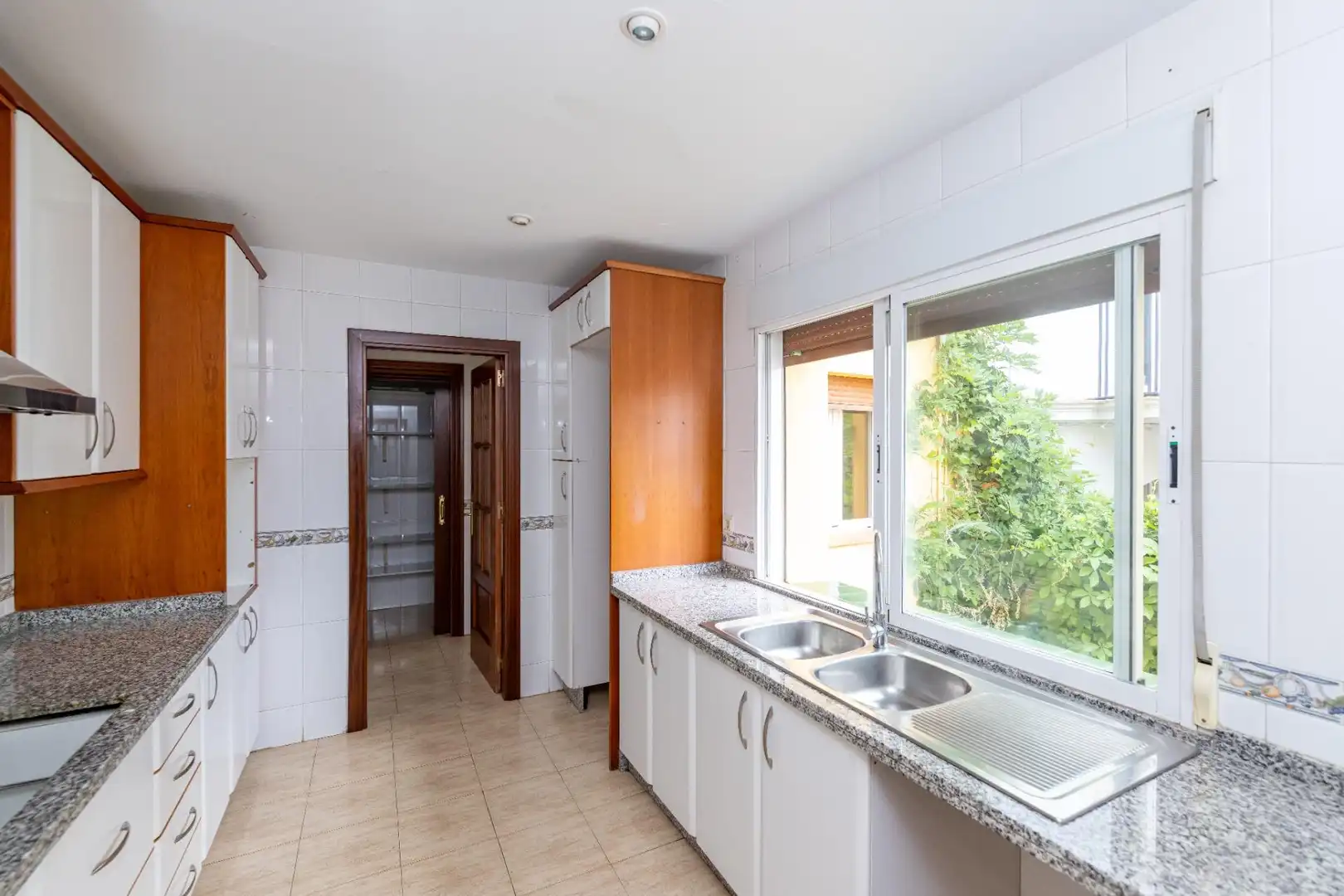 Cocina de Piso de alquiler en Granada con Aire acondicionado, Calefacción y Terraza