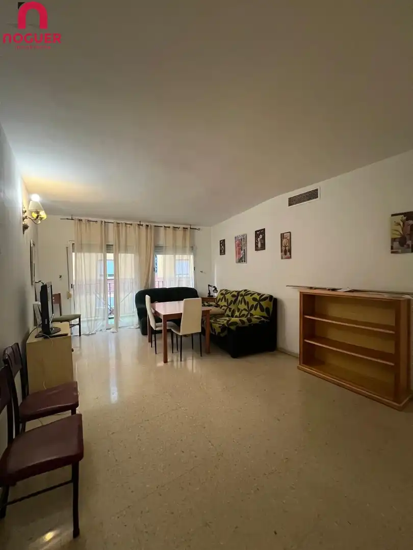 Sala d'estar de Pis de lloguer en Córdoba amb Aire condicionat, Terrassa i Moblat
