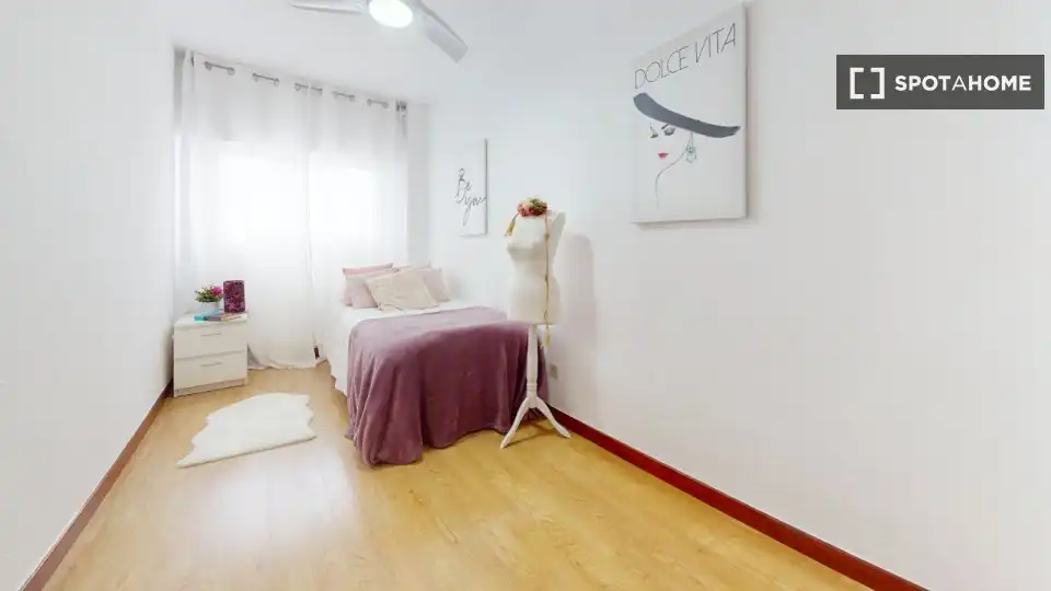 Dormitori de Apartament per a compartir en Madrid amb Aire condicionat, Calefacció i Terrassa