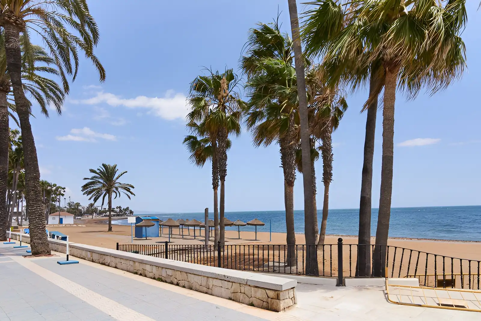 Vista exterior de Planta baixa en venda en Marbella amb Aire condicionat, Terrassa i Traster