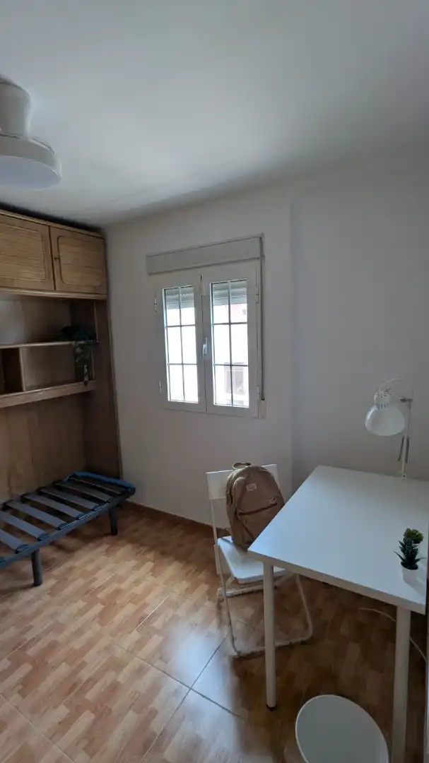 Habitación de Piso de alquiler en Sevilla con Aire acondicionado y Amueblado