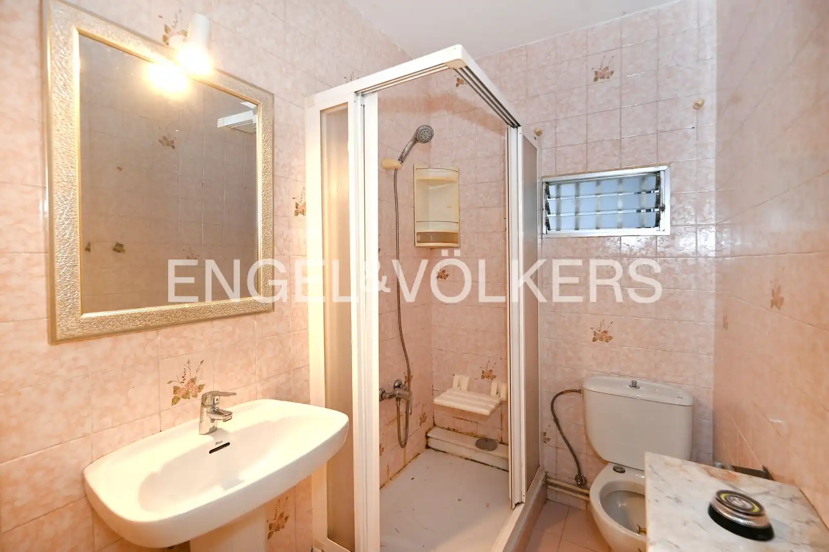 Baño de Piso en venta en Santander con Calefacción
