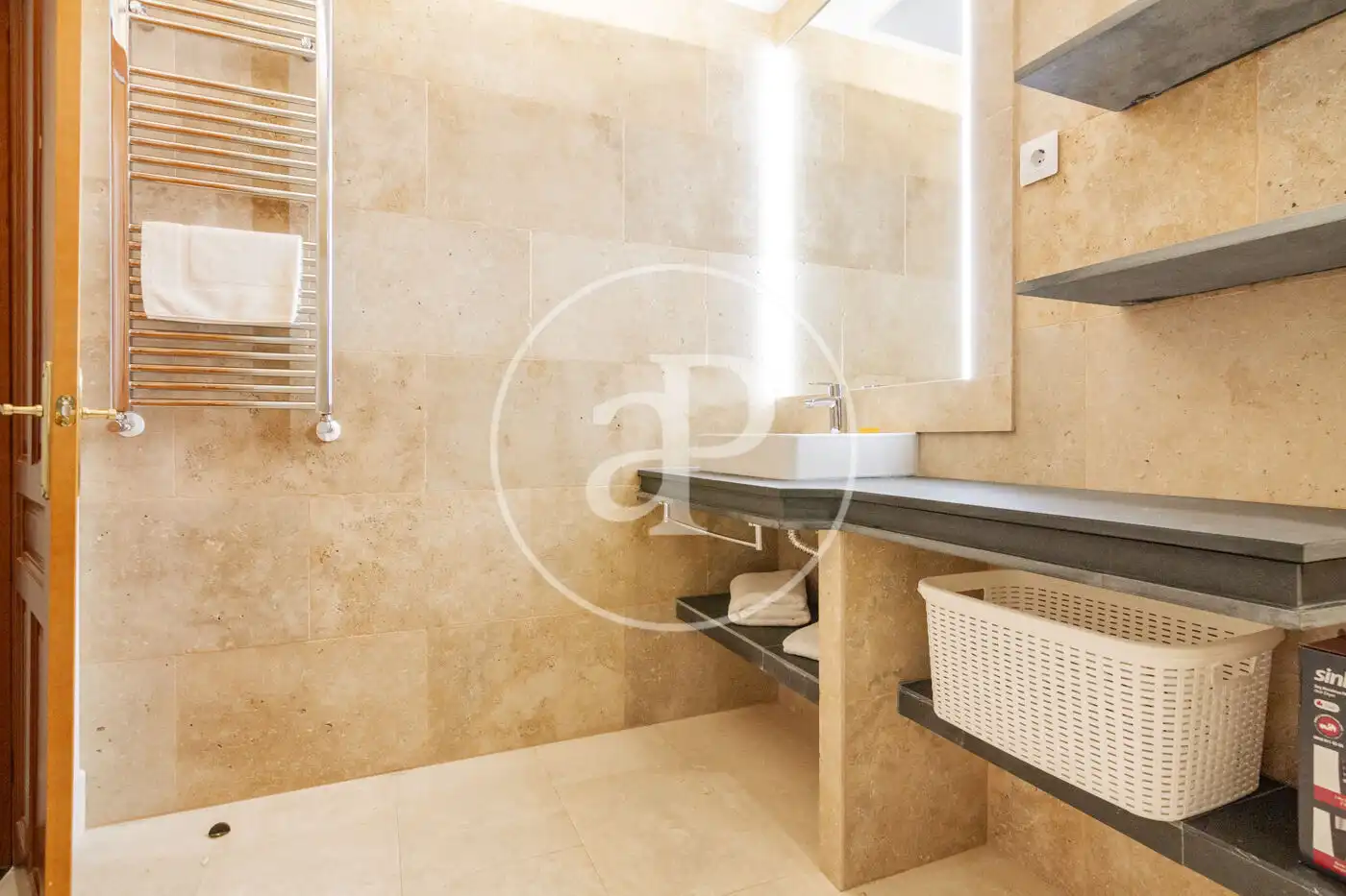 Badezimmer von Wohnung zur Miete in Madrid mit Klimaanlage, Heizung und Möbliert