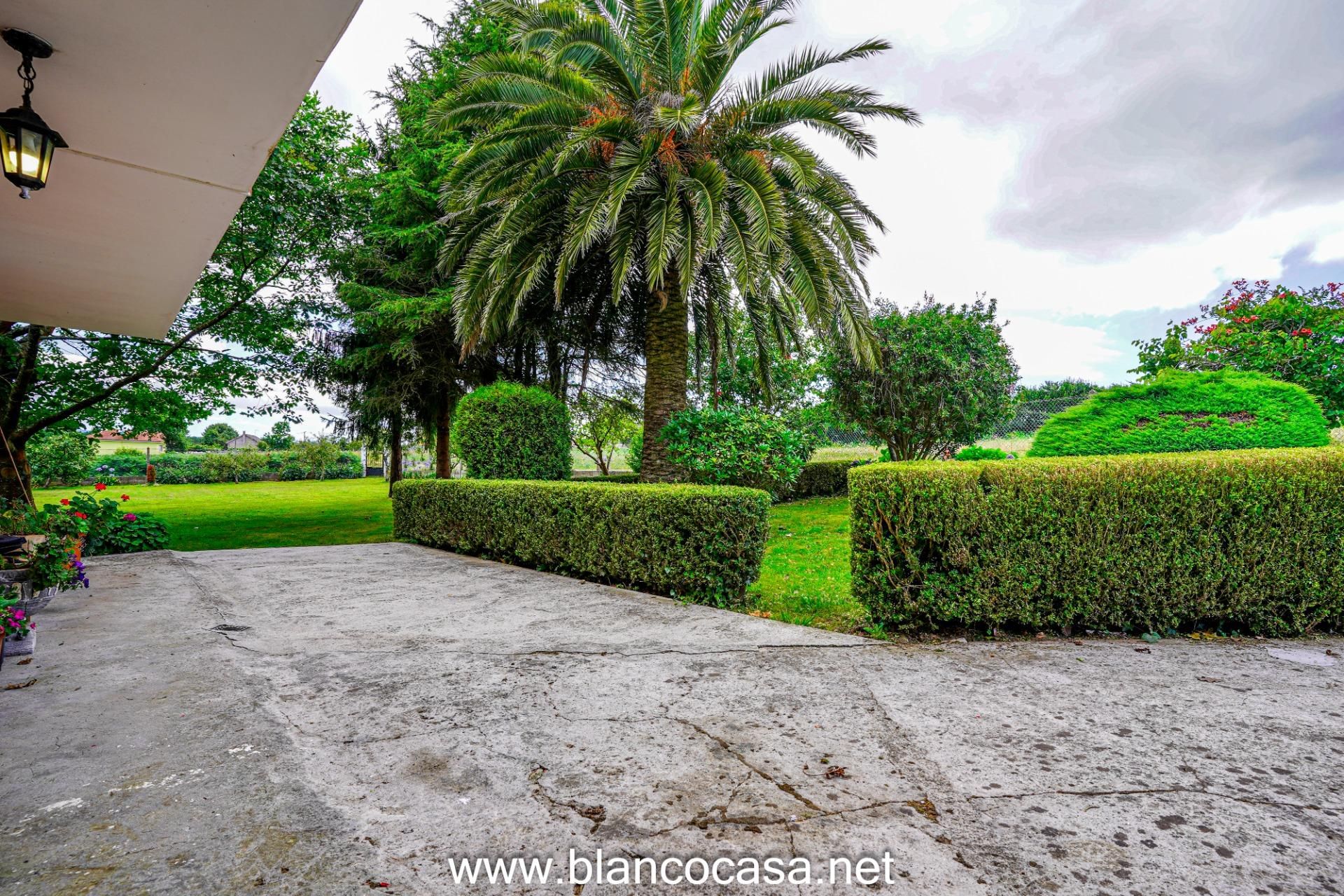 House or chalet for sale in Carballo