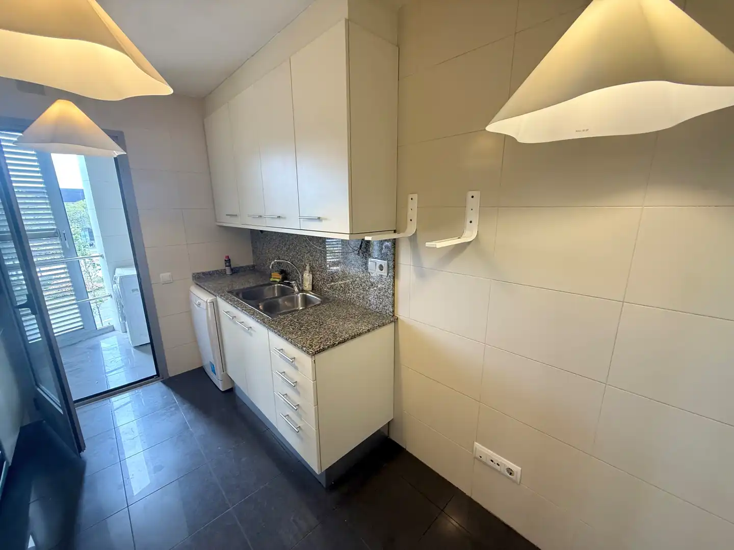 Kitchen of Flat for sale in L'Hospitalet de Llobregat  with Air Conditioner, Heating and Oven