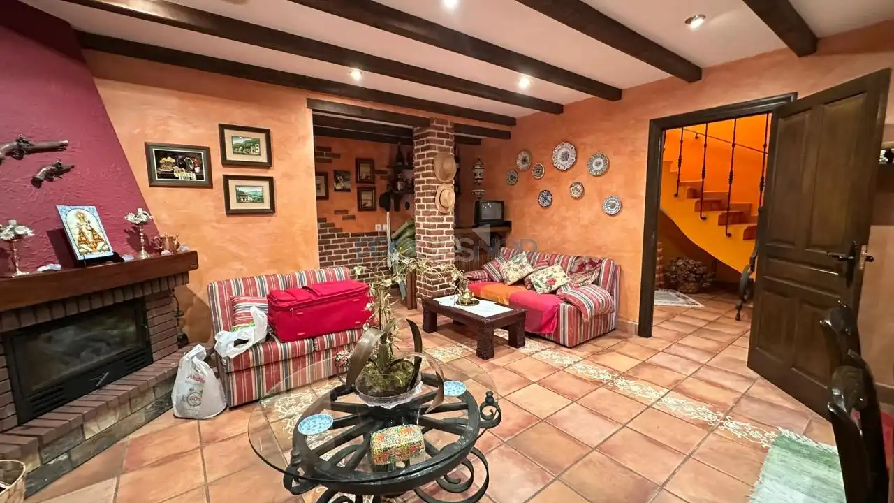 Sala de estar de Casa o chalet en venta en Sariegos con Calefacción, Jardín privado y Terraza