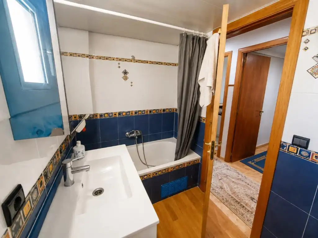 Bathroom of Flat for sale in Santa Margarida I Els Monjos