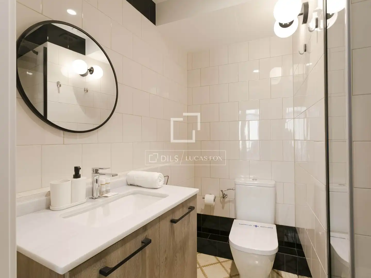 Baño de Piso en venta en Barcelona con Aire acondicionado, Terraza y Amueblado