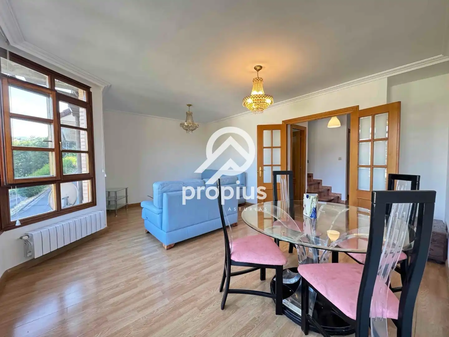 Sala de estar de Casa adosada en venta en Piloña con Calefacción, Jardín privado y Parquet