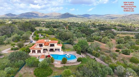 Descripción de la propiedad.Bienvenido a su nuevo hogar en plena naturaleza! Esta casa unifamiliar ofrece todo lo que su familia p