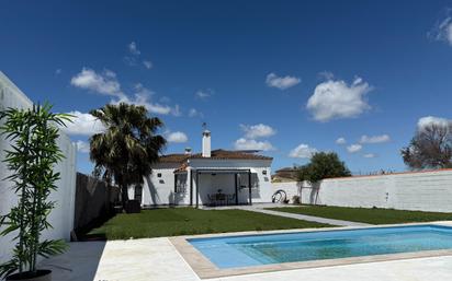 Piscina de Casa o xalet en venda en El Puerto de Santa María amb Aire condicionat, Jardí privat i Piscina