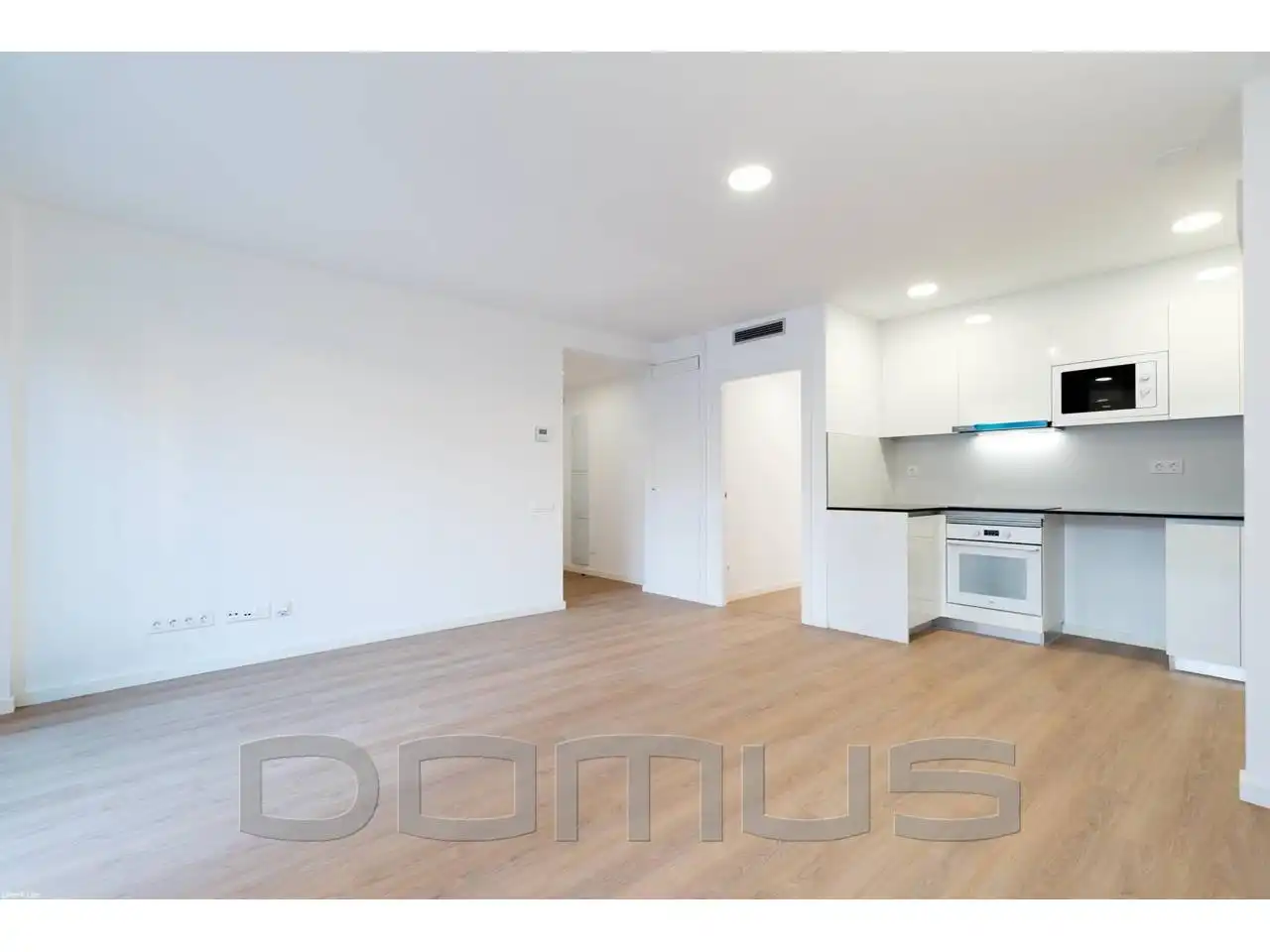 Sala d'estar de Pis en venda en El Prat de Llobregat amb Aire condicionat, Calefacció i Parquet