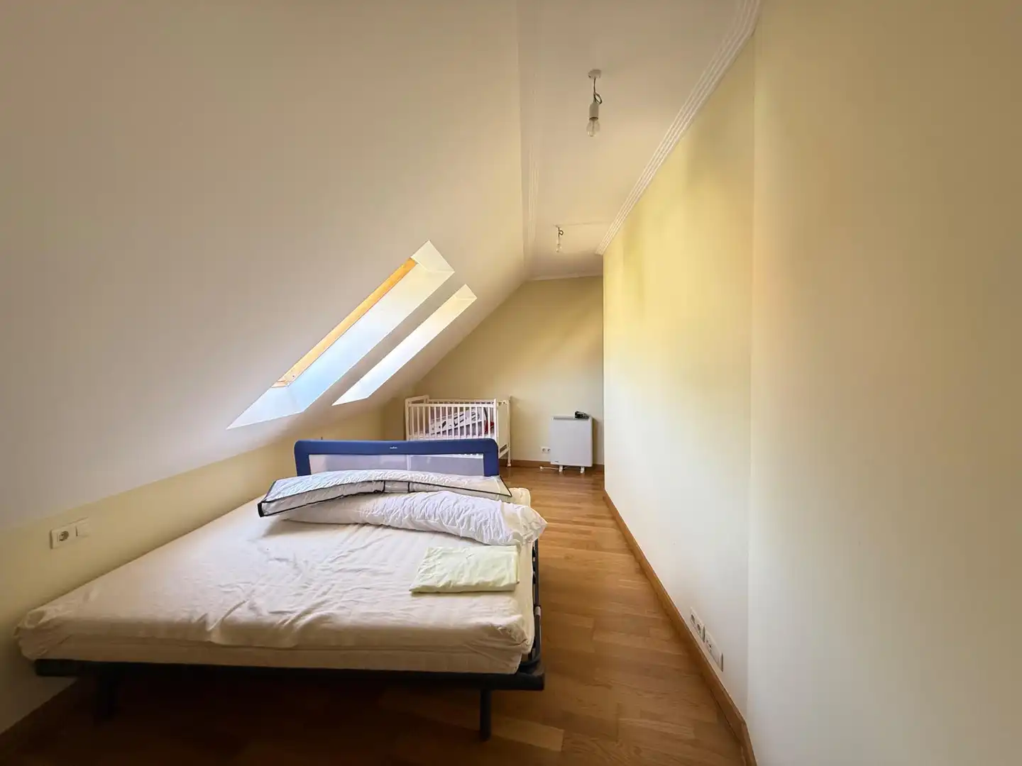 Schlafzimmer von Wohnungen zum Verkauf in O Grove   mit Heizung, Terrasse und Abstellraum