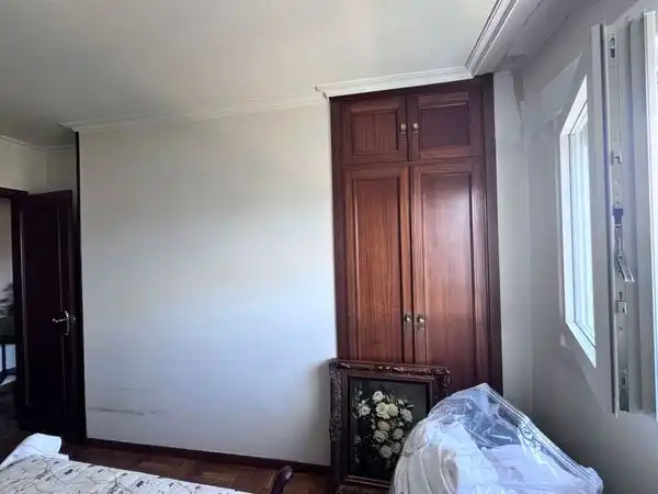 Dormitori de Pis en venda en Vigo  amb Calefacció, Parquet i Terrassa