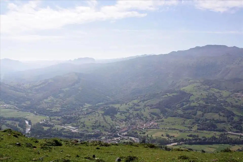 Vista exterior de Casa o xalet en venda en Peñamellera Baja amb Calefacció, Moblat i Internet
