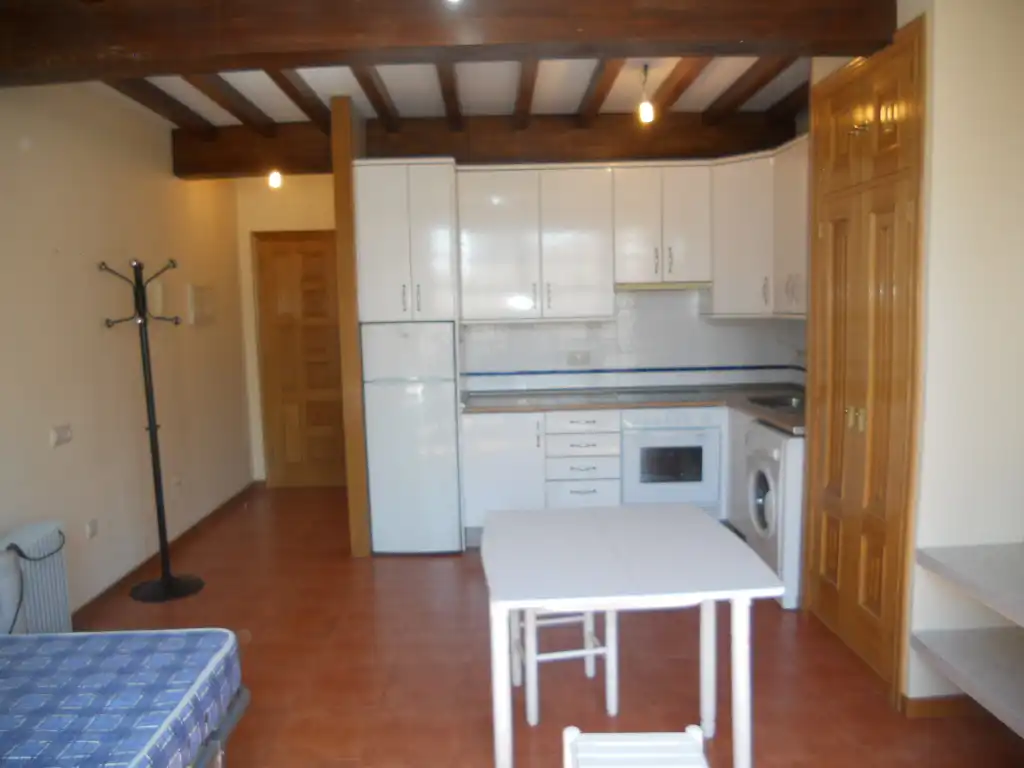 Cuina de Pis de lloguer en Santiago de Compostela  amb Calefacció, Moblat i Forn