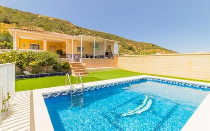 Piscina de Casa o xalet en venda en Manilva amb Aire condicionat, Jardí privat i Terrassa