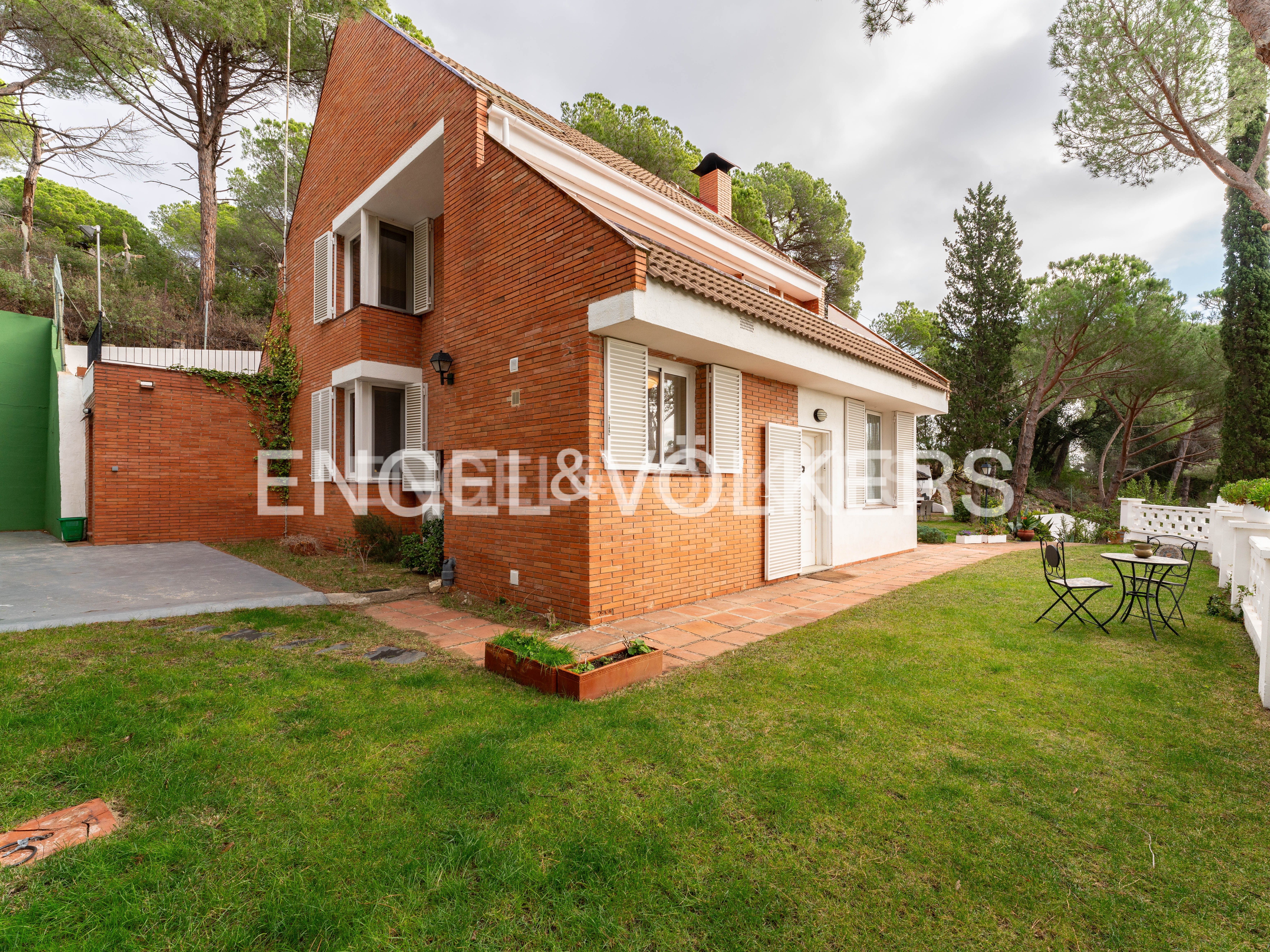 Vista exterior de Casa o xalet en venda en Arenys de Munt amb Aire condicionat, Calefacció i Jardí privat