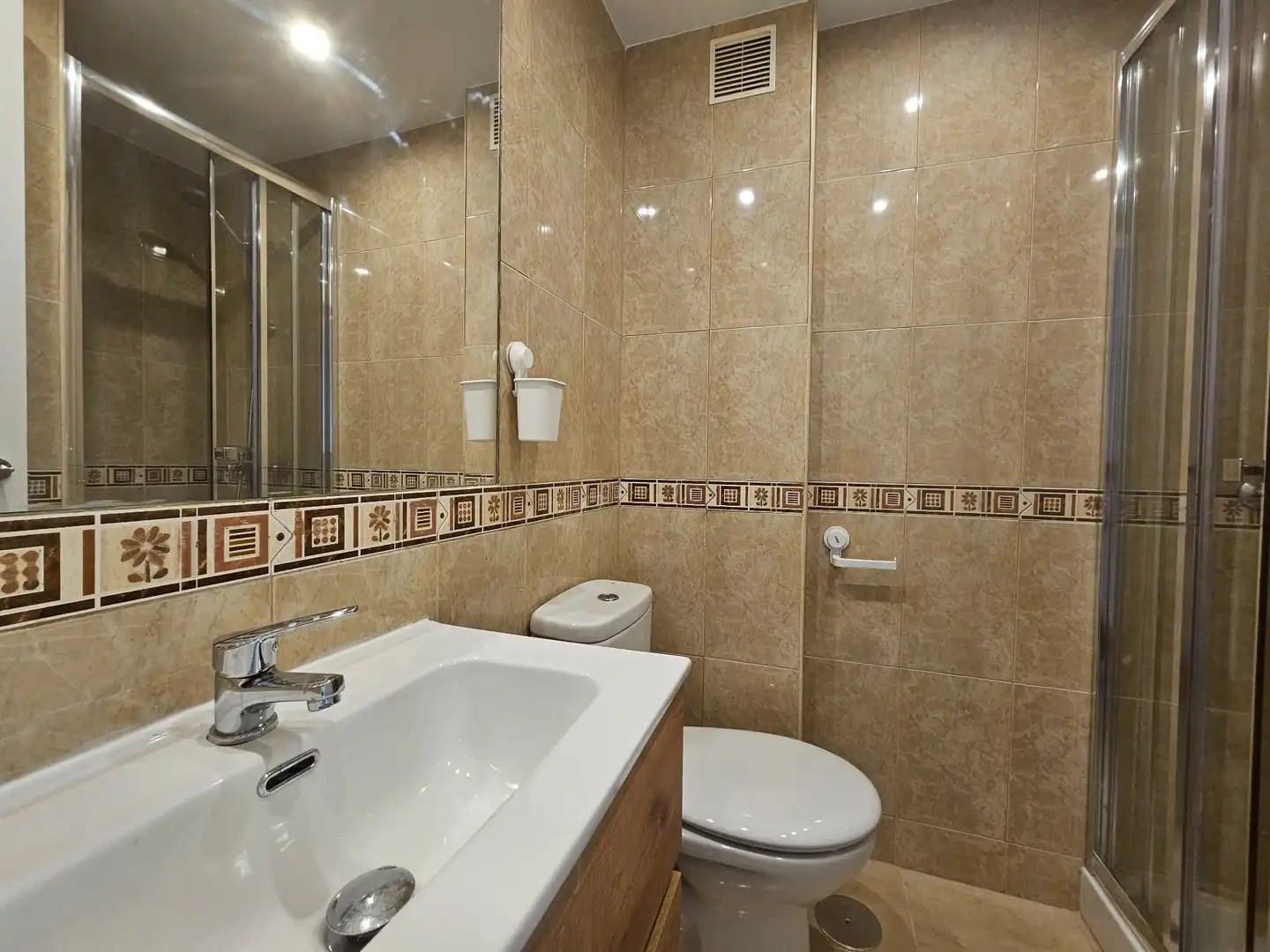 Bathroom of Apartments for rent in Madrid  with Air Conditioner, Heating and Terrace