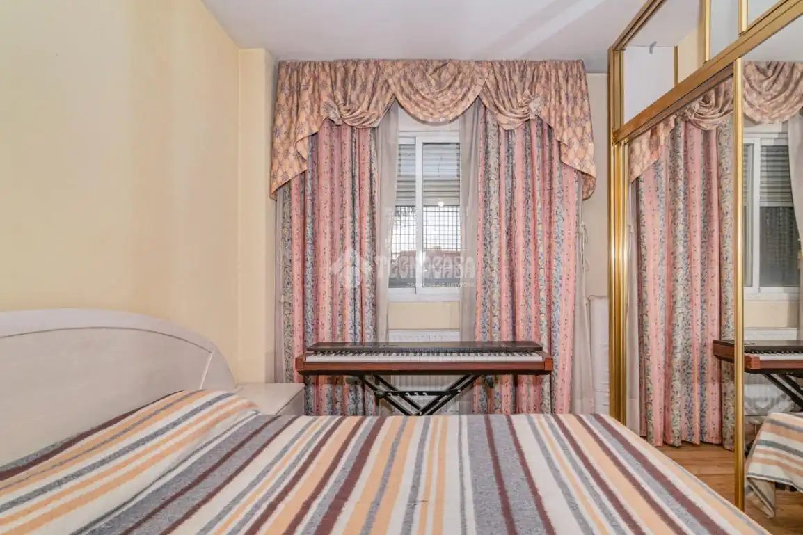 Habitación de Piso en venta en Granada con Calefacción