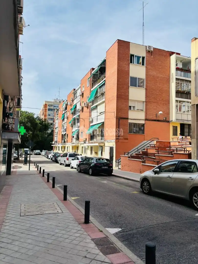 Vista exterior de Piso en venta en Madrid con Calefacción y Terraza
