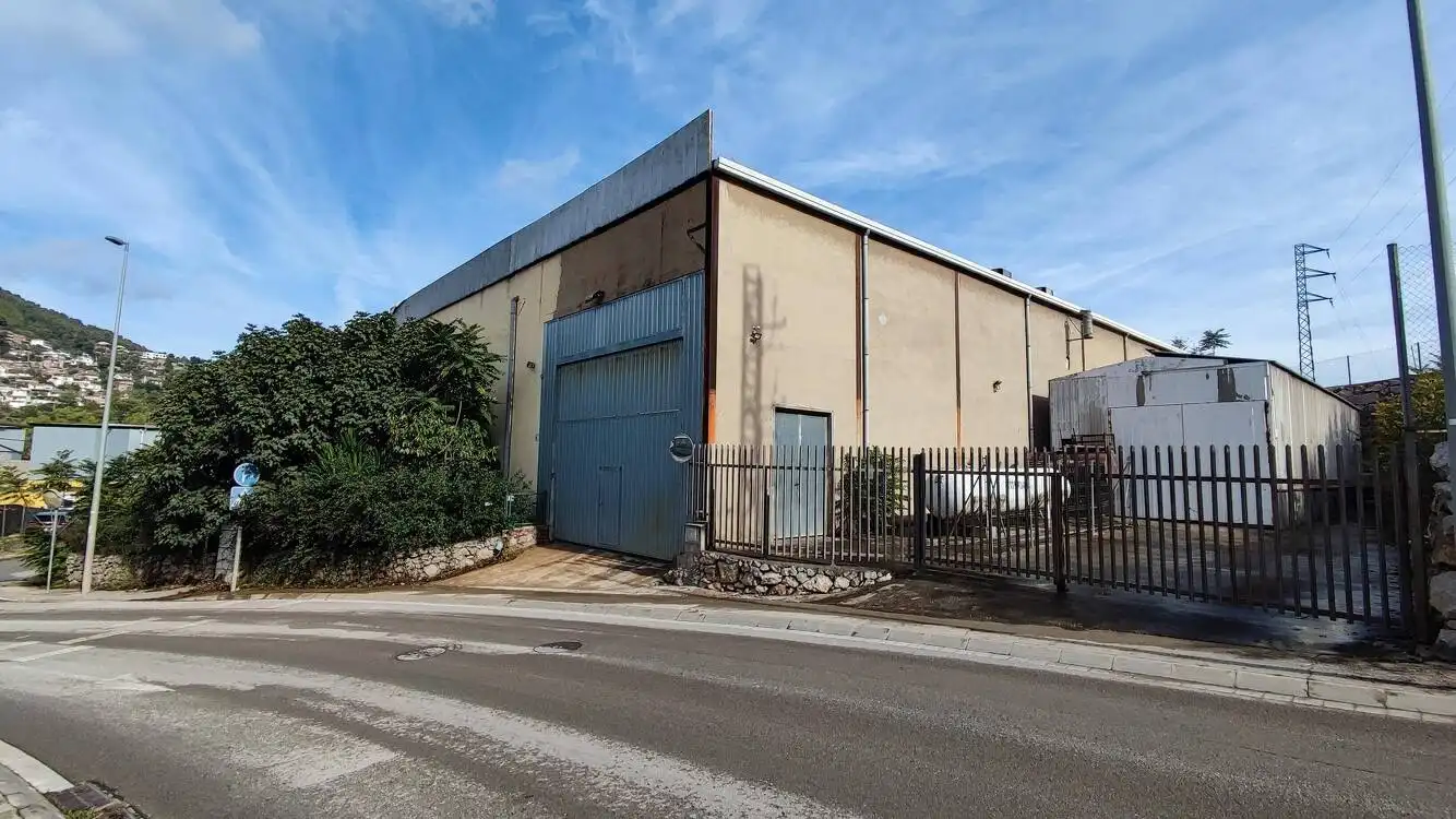Vista exterior de Nave industrial en venta en Vallirana