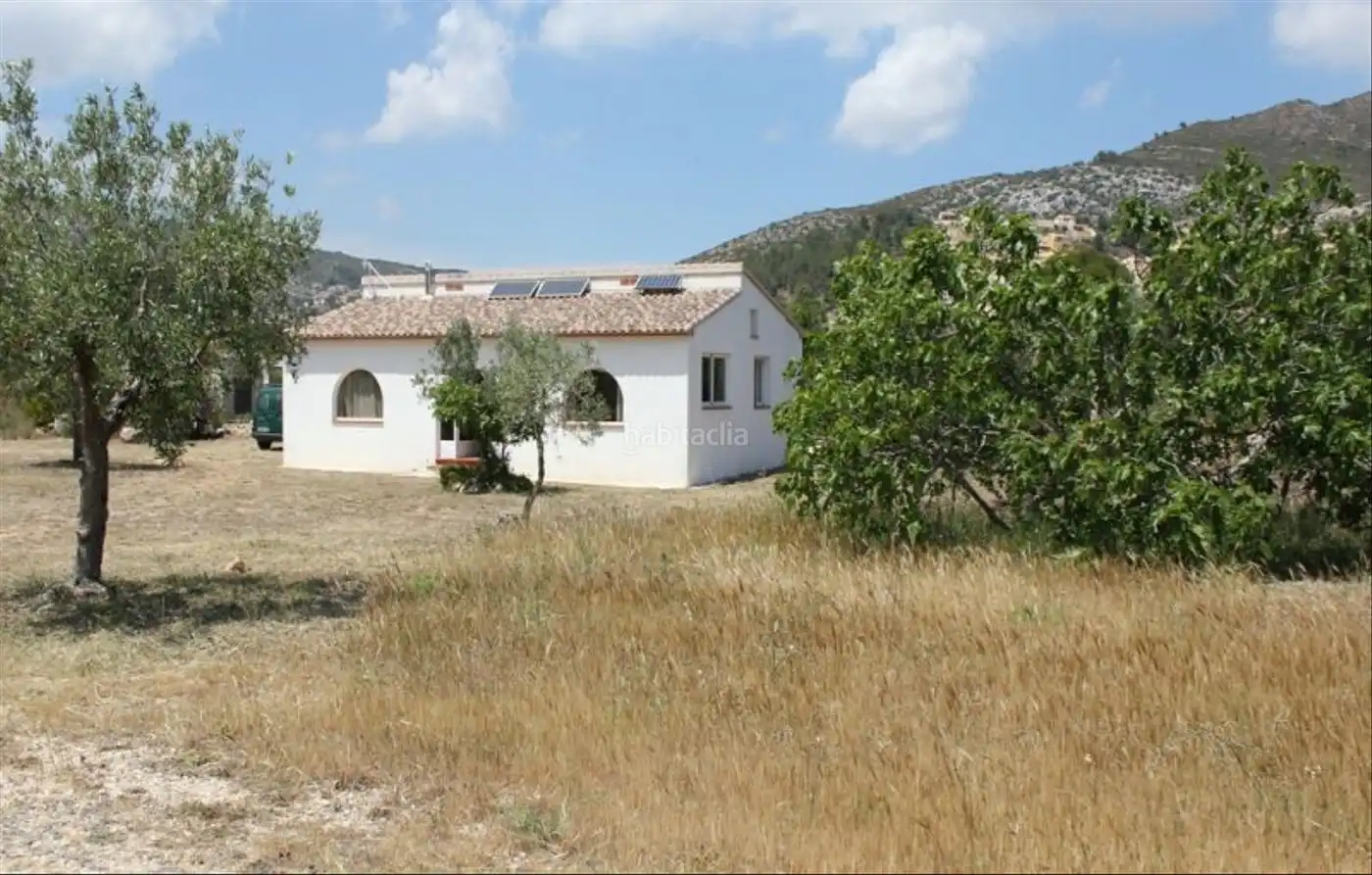 House with garden for sale in Camino Mento 18
