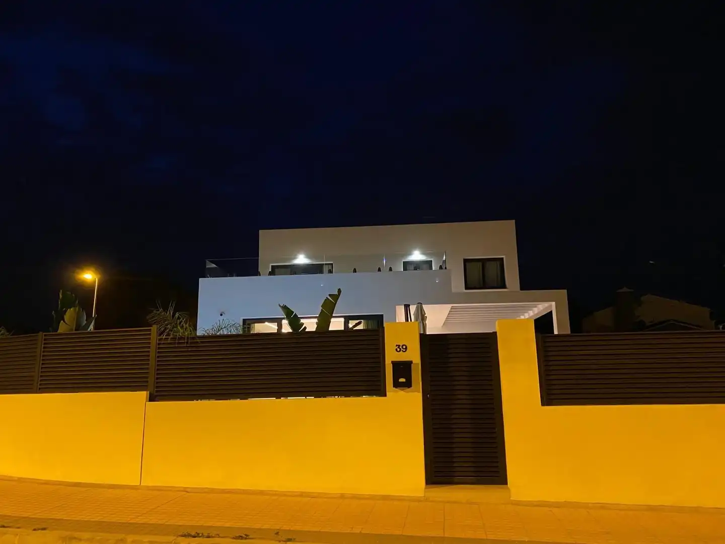 Vista exterior de Casa o chalet en venta en La Nucia con Aire acondicionado, Calefacción y Jardín privado